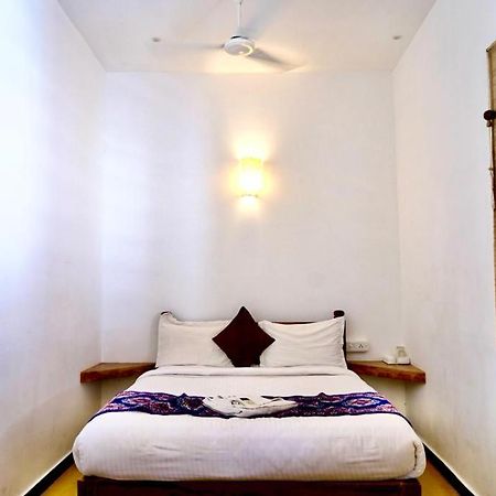 French Rivera Guest House Pondicherry Exteriör bild