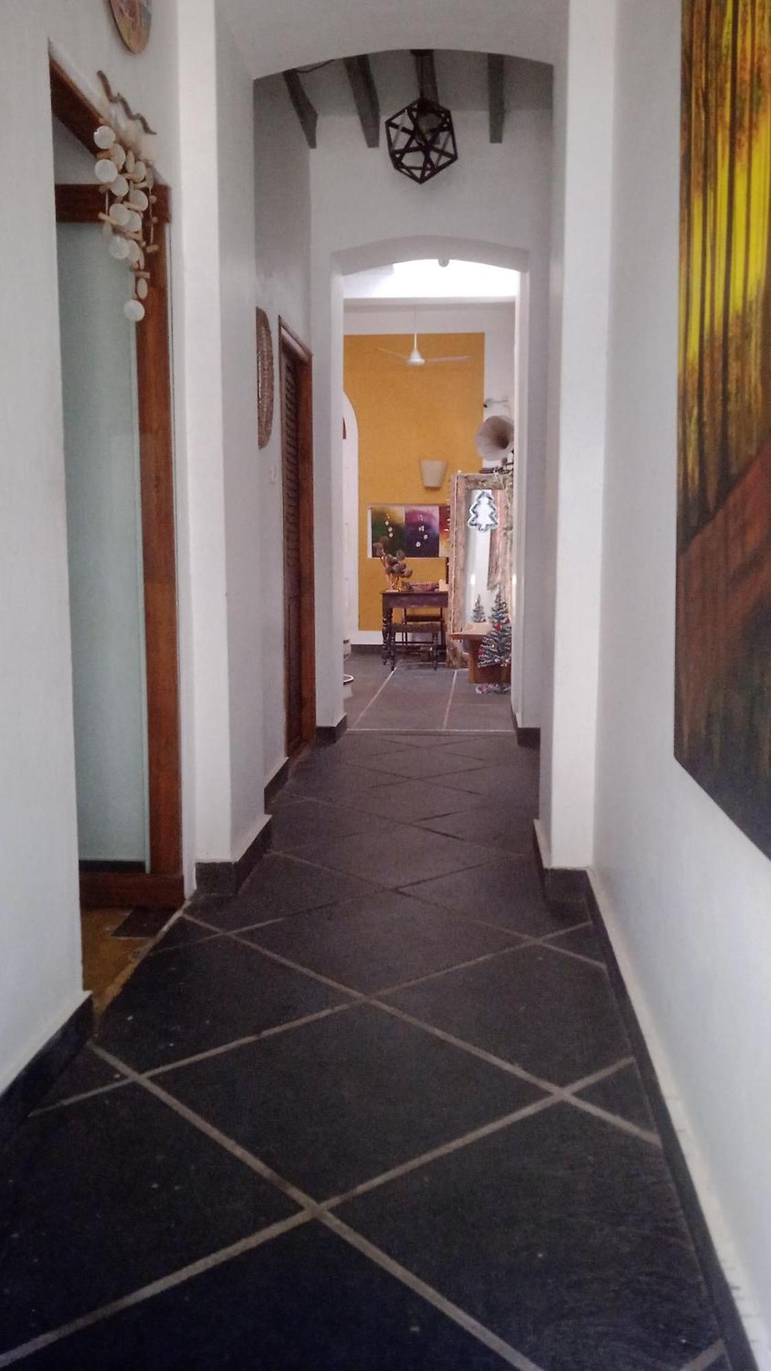French Rivera Guest House Pondicherry Rum bild